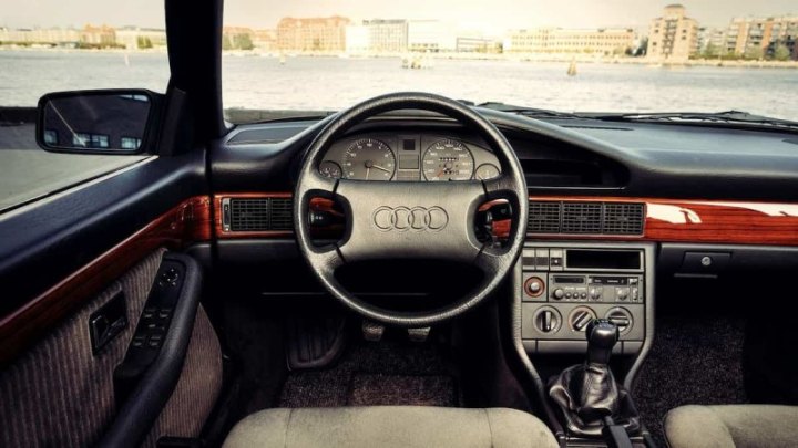 После рестайлинга 1988 года автомобиль стал еще современнее. Но это время на Audi уже вовсю шла…
