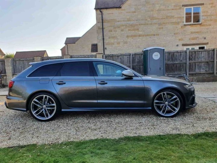 Один из них – универсал Audi RS6 Avant, который когда-то принадлежал британскому принцу Гарри.…