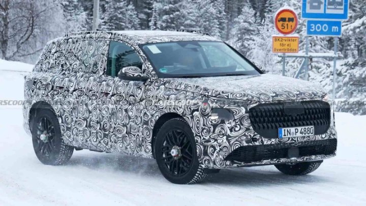 Художник с портала «CarsCoops» Джош Бирнс внимательно рассмотрел шпионские фотографии прототипов…