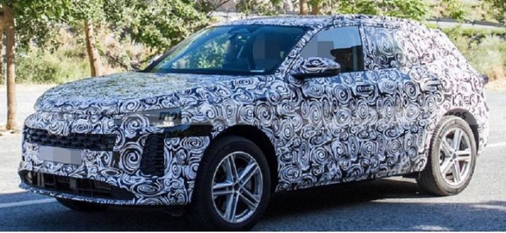 Фотошпионы частично раскрыли особенности салона нового кроссовера Audi Q5 2024 года