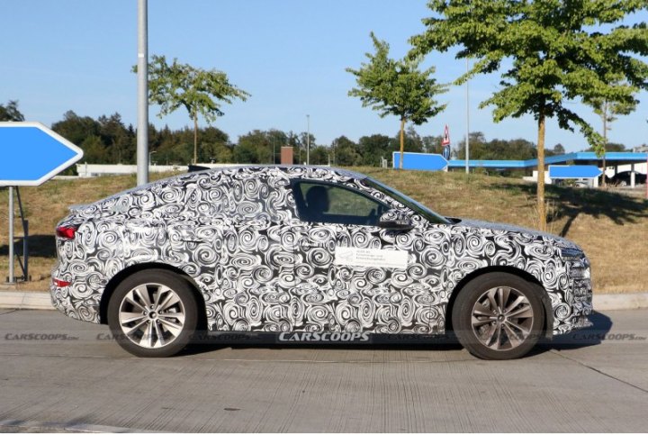 Лобовое стекло переходит в наклонную крышу варианта Sportback. Кроссовер также отличается…