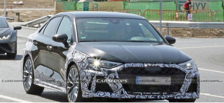 В Сети появились шпионские фотографии обновленного Audi RS3 2024 года