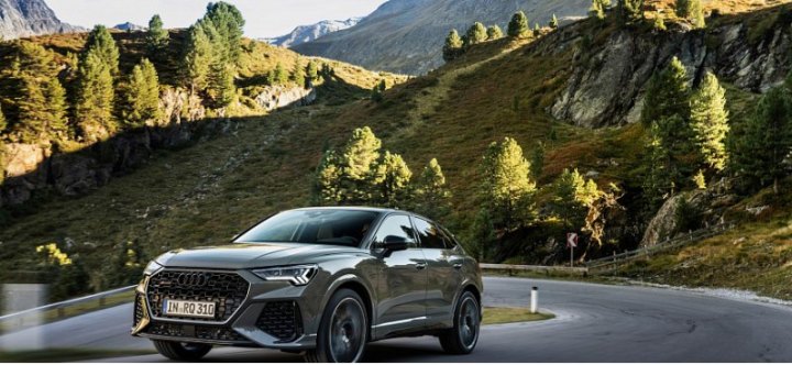 Компания Audi выпустила кроссовер Audi RS Q3 Edition 10 Years 2023 года в количестве 555 автомобилей