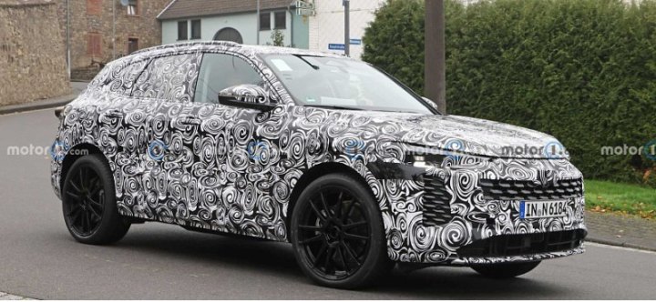 Фотошпионы рассекретили интерьер и экстерьер кроссовера Audi Q5 следующего поколения