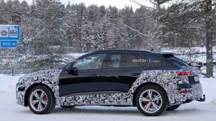 На тестах снова замечен прототип обновленной версия кроссовера Audi Q8. На «шпионских» фотографиях…