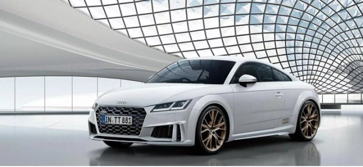 Компания Audi представила ограниченную модификацию купе Audi TTS для рынка Японии
