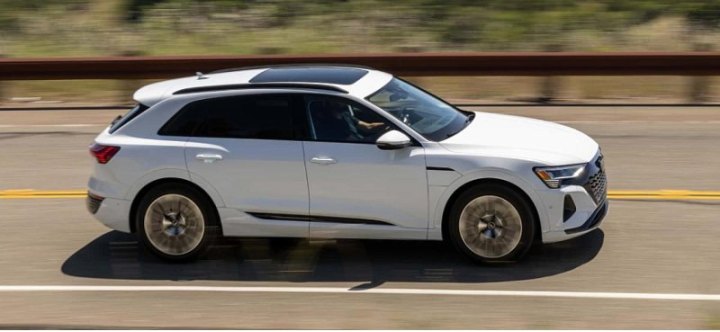 Появились подробности о электрическом кроссовере Audi Q8 e-tron 2024 года