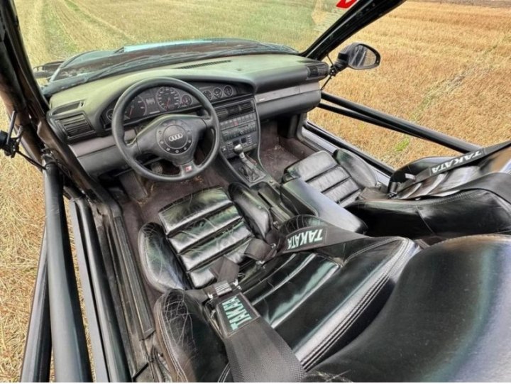 Это Audi A6 1996 года выпуска, но вы никогда этого не узнаете, взглянув на нее. После долгих…