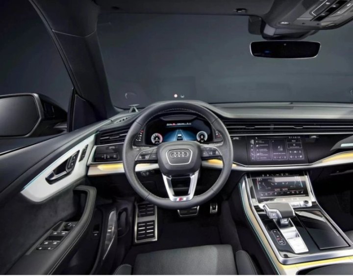 На данный момент Audi Q8 оснащен матричной оптикой с лазерно-люминофорным дальним светом. Он…