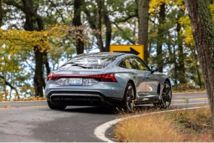 Audi заменит аккумуляторные модули бесплатно, а тем временем владельцам предлагается ограничить…