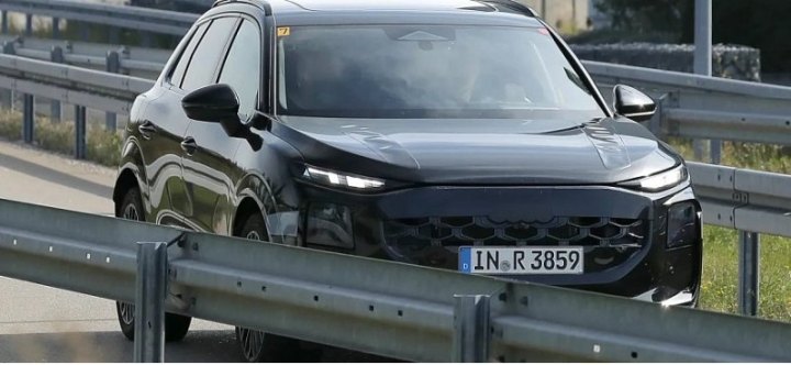 Вот так выглядит новая версия кроссовера Audi Q3