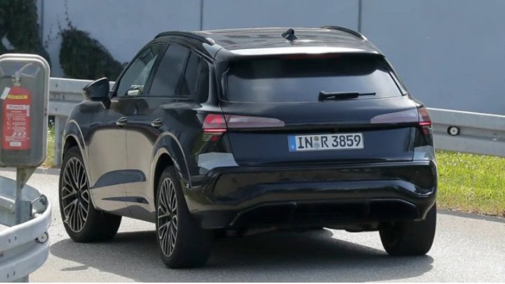 Новый Audi Q3 третьего поколения был замечен на тестировании почти без камуфляжа, и с очень…