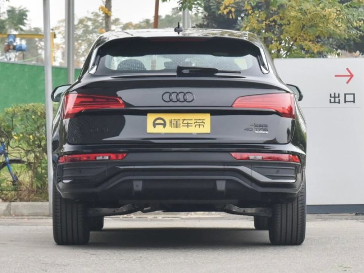 В длину Audi Q5 Sportback достигает 4682 мм при колесной базе 2819 мм.