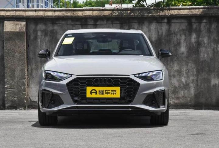 Длиннобазный седан Audi A4L: премиум для Китая привезли в Россию