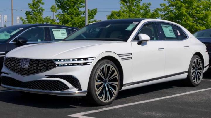 Корейский бизнес-седан, бросающий вызов Audi, BMW и Mercedes, готовится к обновлению