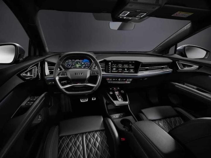Интерьер кроссовера Audi Q4 e-tron, который может лечь в основу салона нового Q9