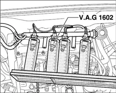 29. Remove the fuel line together with the injectors without disconnecting the fuel hoses from it.
