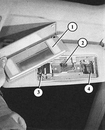 Ауди как снять плафон освещения салона Interior lamp (Audi A4 B5, 1994-2001, petrol / Electrical equipment / Lighting a