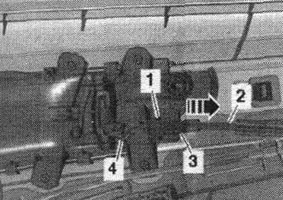 Włóż koniec pręta «4» do dźwigni wewnętrznego mechanizmu otwierania drzwi. Otwarta strona oka na…
