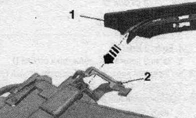 Carefully insert guide strip «1» into the sunroof blind connector «arrow.» The sunroof guide…