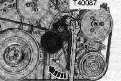 Да бисте олабавили поликлинасти каиш, користите Torx T60 «T40087» наставак да бисте померили…