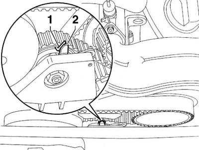 1. Проверьте, совпадают ли метки (1) и (2) на натяжном ролике. Если метки не совпадают, подтяните…