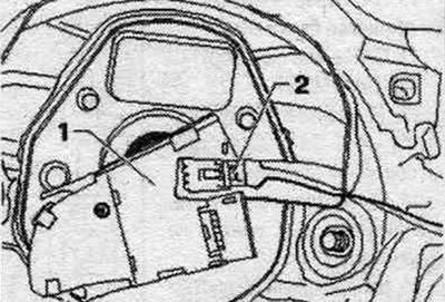 Разблакаваць і адлучыць штэкерны раз'ём «2» да перамыкача Tiptronic на кнопцы шматфункцыянальнага…
