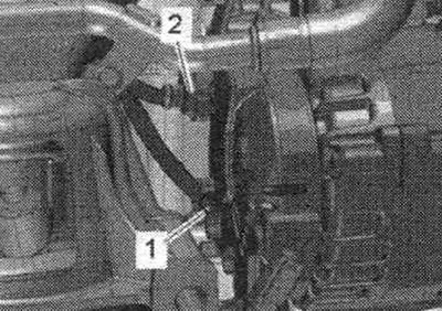 Зняць генератар з кранштэйна. Адкруціць клему 30/У+ «паз. 1». Раз'яднаць штэкернае злучэнне «2».…