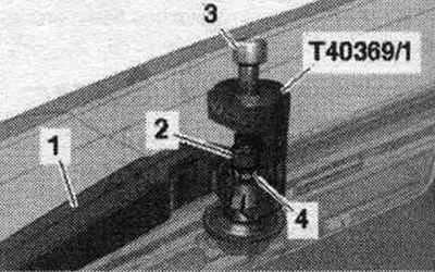 Пакласці на крапежную гайку адну гайку М6 «4» Усталяваць здымнік «Т10369/1», як на малюнку, на…