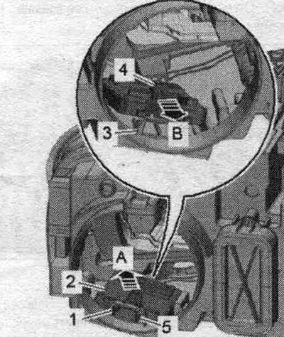 Справа: зняць корпус возд. фільтра. Павярнуць вечка корпуса «1» супраць гадзіннікавай стрэлкі…