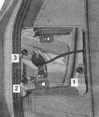 Dokręcaj nakrętki po kolei. «1, 2, 3» z momentem obrotowym 4 Nm.