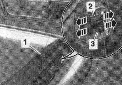 Ostrożnie zwolnij zatrzaski strzałek za pomocą małego śrubokręta. Wyjmij przełącznik szyby «2» z…