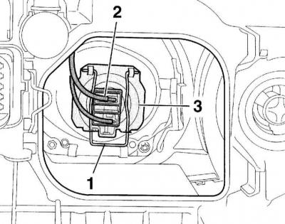 4. Halogena lampa: Odspojite konektor (2), pomaknite kopču žice i uklonite lampu (3).