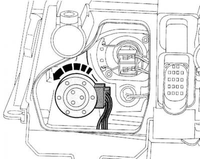 5. Parkirno svjetlo/xenon prednje svjetlo: Okrenite motor za podešavanje dometa prednjih svjetala,…