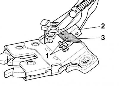 3. Pomoću malog odvijača odvojite plastičnu ploču (3) od prsta (1) i savijte je natrag.