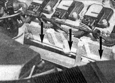 Curenje ulja iz područja brtve poklopca glave cilindra (strelice) obično nije razlog za zabrinutost