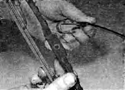 3. Kada postavljate novu četku, provucite povodac kroz rupu i provjerite je li čvrsto uskočio na…