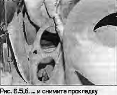 5. Odvijte matice i odvojite usisnu cijev od ispušnog razvodnika (katalizator na AEB i AJL…