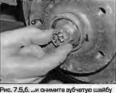 5. Uklonite rascjepka s matice glavčine i skinite pričvrsni prsten. Bacite rascjep, potreban je…