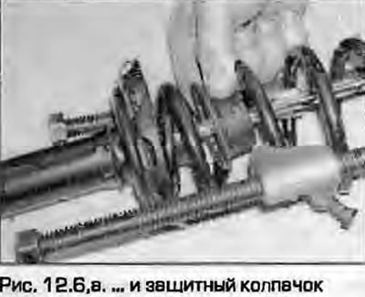 6. Uklonite čahuru (ako je predviđeno), prsten ležaja, donja podloška i prsten. Skinite graničnik s…