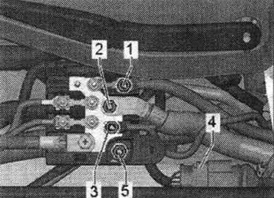 Отвернуть гайки «1...3» проводов. Извлечь штекерное соединение «4» из держателя и разъединить его.…
