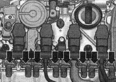 Зняти штекери «стрілки» з регулювальних елементів сист. регулювання фаз ГРМ.