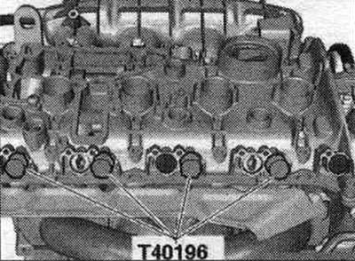 Монтажні штифти «Т40196» повинні бути вставлені лише у наведених положеннях. Вставити монтажні…