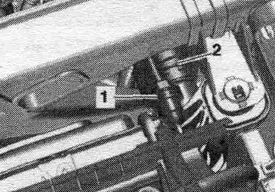 Снять шланг ОЖ «2» и постоянную вытяжку «1».