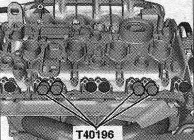 Монтажните щифтове «T40196» трябва да се поставят само на показаните позиции. Поставете монтажните…