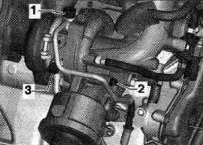 Развийте болтовете «1 и 2» и оставете настрана тръбопровода за подаване на масло. Развийте болт «3»…