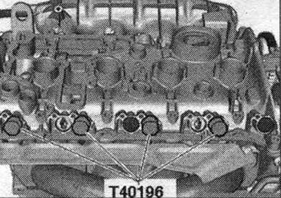 Монтажните щифтове «T40196» трябва да се поставят само на показаните позиции. Поставете монтажните…