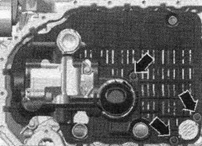 Зняття нижньої частини олії. картера. Зняти маслоотделитель «стрілки».
