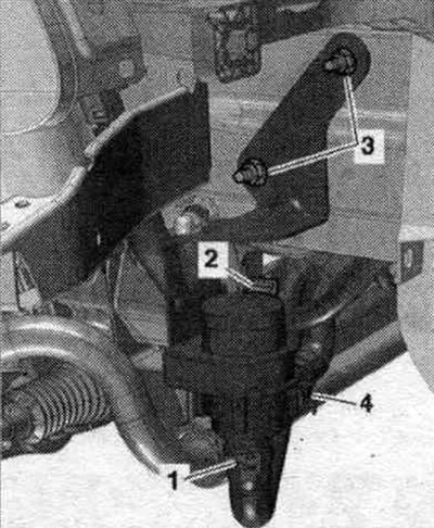 Адлучыць раз'ём «2». Усталяваць пад рухавіком паддон «VAS 6208». Адлучыць шланг ад цыркуляцыйнай…