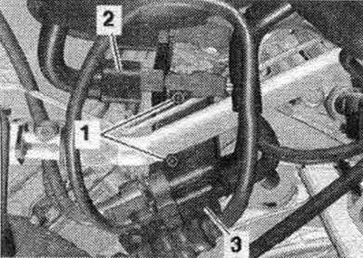 Адлучыць ззаду на правай ГБЦ электрараздым «2» да фарсунак. «Паз. 1, 3» не ўлічваць.